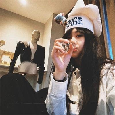 散去前尘踏春朝